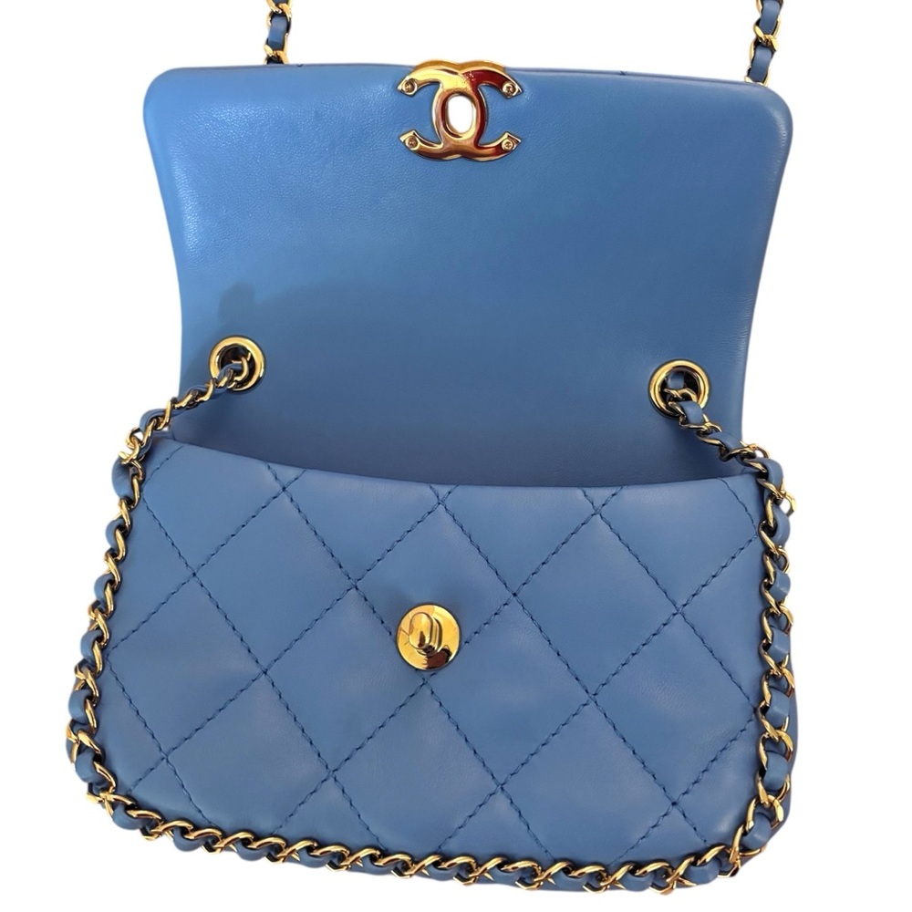 CHANEL Blue Quilted Shoulder Bag with Brushed Gold Hardware - Picture 4 of 15